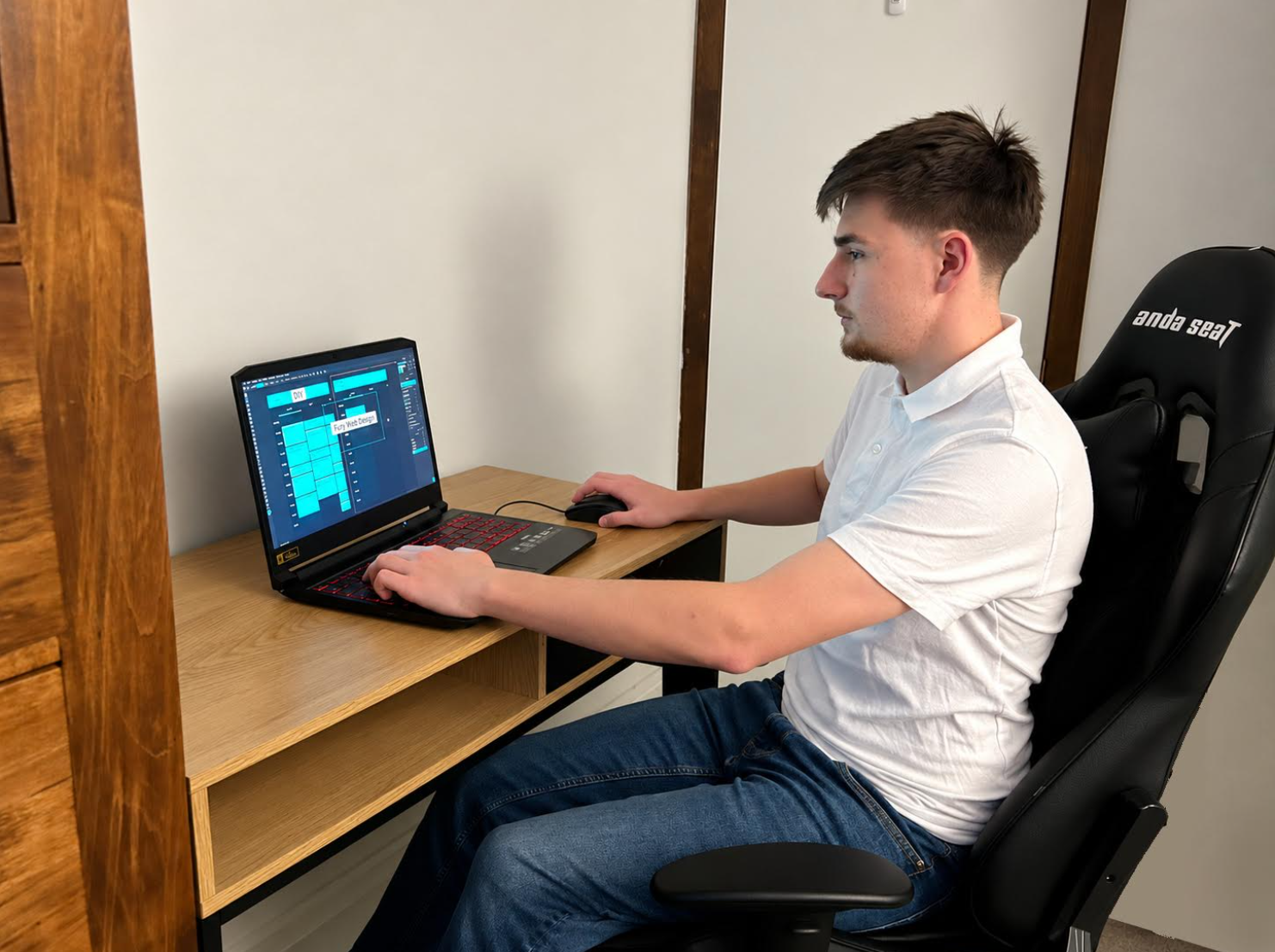 A Turbo Outreach client working on a campaign at his laptop